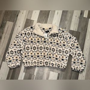 New cropped fuzzy pullover